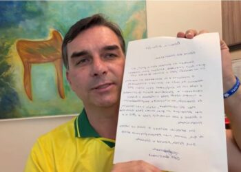 Flávio busca reverter a proibição de comunicação com Bolsonaro em 13 de julho de 2026