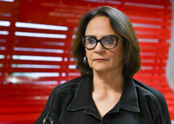 Damares apoia Michelle Bolsonaro e pede o fim de ataques pessoais
