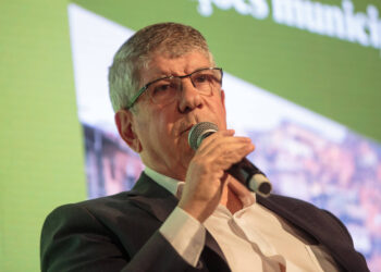 PT critica Tarcísio por investimento de R$ 2,5 bilhões em rodovias de São Paulo