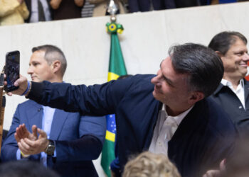 PT processa Flávio Bolsonaro no TSE e gera novo capítulo na política brasileira
