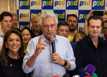 Caiado associa Lulinha ao caso da família Bolsonaro em nova polêmica política