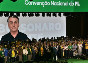 Bolsonaro usa vídeo de IA, mas Flávio afirma que eleitor não se deixa enganar