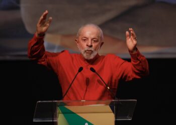 PT apresenta denúncia contra Flávio por espalhar ataques falsos a Lula em 30 de julho de 2026