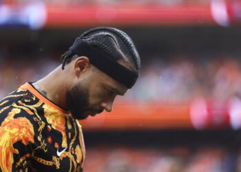 Memphis pode continuar no Corinthians após post enigmático do jogador