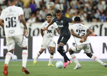 Danilo comenta proposta do Palmeiras e faz pedido ao Botafogo