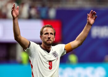Kane brilha, garante vitória para a Inglaterra e se destaca na disputa pela Bola de Ouro