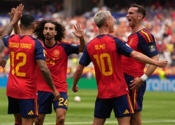 Espanha se classifica para semifinal após erro de Courtois e derrota Bélgica