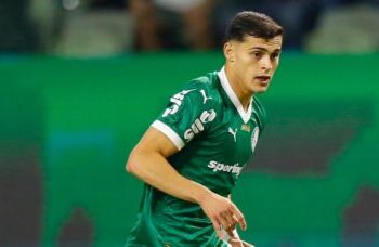 Filho de agricultores, jogador do Palmeiras de 26 anos ganha R$ 1,6 milhão e vem de um rancho simples