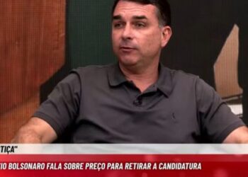 Flávio Bolsonaro é o próximo entrevistado no Canal Livre, parte da série com candidatos à presidência