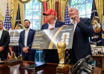 Trump contata presidente da Fifa após revogação do cartão vermelho de atacante dos EUA