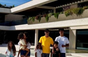 Jogador de 41 anos investe R$ 1,5 bilhão em mansão luxuosa com piscina e garagem para 20 carros