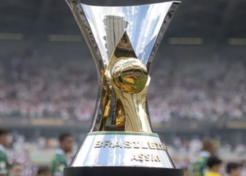 Brasileirão retoma jogos enquanto a Copa do Mundo chega ao fim