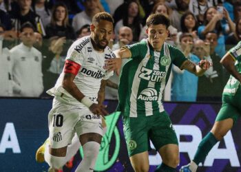 Neymar brilha com dois gols, mas Santos é surpreendido pela Chapecoense na lanterna do campeonato