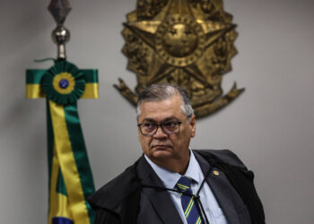 Flávio Dino enfrenta desafios em 15 de agosto de 2026, segundo Elio Gaspari