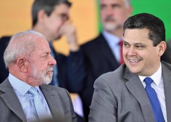 Lula faz visita ao navio da Petrobras em apoio a Alcolumbre em 16 de agosto de 2026