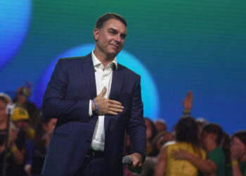 Flávio Bolsonaro segue seguro nas primárias da direita em 2026