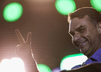 Flávio revela que enfrenta guerra psicológica no Caso Master em 6 de agosto de 2026