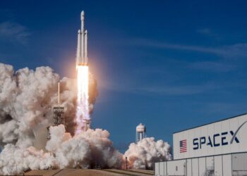 Musk busca profissionais para data centers na Terra e no espaço