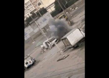 Drone ataca civil na Ucrânia e homem sobrevive a explosão