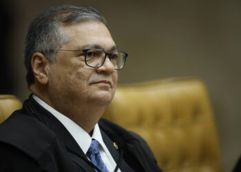 STF deve agir para evitar ultraprotagonismo, alerta Dino em 28/08/2026