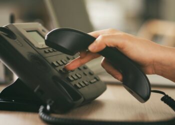 O que aconteceu com o telefone fixo e como ele mudou a forma de se comunicar
