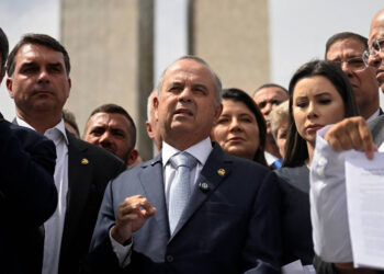 Flávio Bolsonaro apresenta nova proposta de regra fiscal ao Congresso em 15 de agosto de 2026