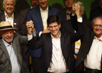 Lula recebe pressão de João Campos para visita a Pernambuco em 25 de agosto de 2026