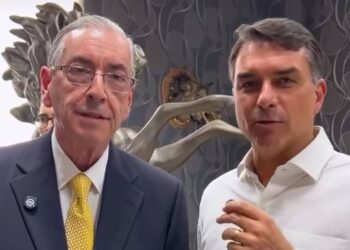 Flávio Bolsonaro apoia Eduardo Cunha em vídeo recente