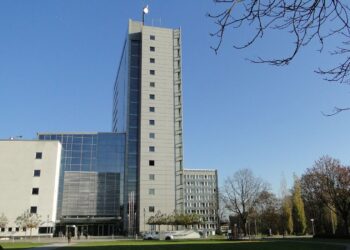 Empresas que demitiram por causa da IA devem recontratar metade dos funcionários até 2027