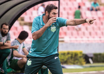 Zidanilo busca título com referências de Luxa e Tite em Uberlândia