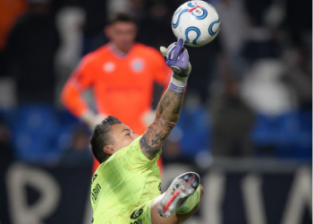 Fábio faz defesa decisiva e garante classificação do Fluminense na Libertadores