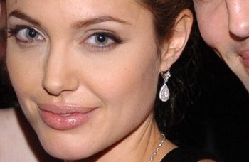 Irmão de Angelina Jolie se assume gay e fala sobre a relação próxima com a atriz