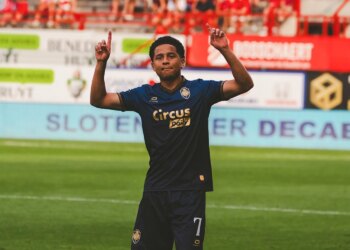 Anthony Valencia chega ao Rio de Janeiro para assinar com o Flamengo e reforçar o ataque do time