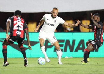 Arthur Cabral é o primeiro expulso do Brasileirão pelo Protocolo Vini Jr