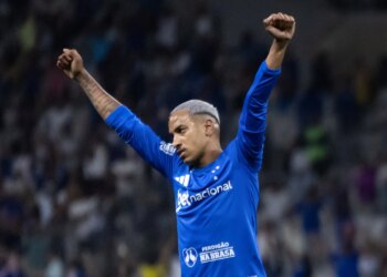 Cruzeiro surpreende e impede Flamengo de assumir a liderança no final do jogo