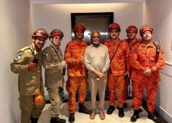 Gilberto Gil é resgatado por bombeiros após passar por susto em elevador no Rio