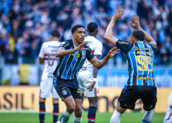Grêmio conquista vitória sobre o São Paulo com gol de falta de Pavón e ganha fôlego na tabela