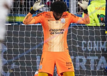 Rosario questiona acusações de Hugo Souza e denuncia racismo entre torcedores do Corinthians