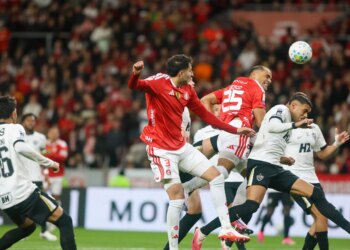 Internacional e Atlético-MG empatam em partida cheia de reviravoltas e emoção