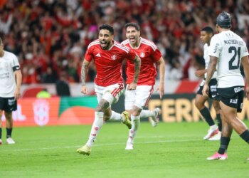 Inter vence Corinthians por 2 a 0 e amplia vantagem no campeonato