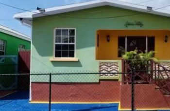 Casa de madeira da infância da cantora é aberta para visitação aos 38 anos