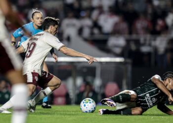 São Paulo empata com Coritiba e chega ao nono jogo sem vencer