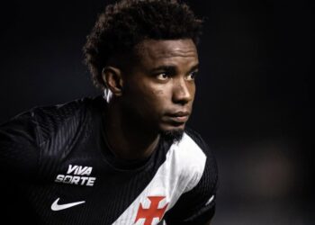 Vasco e Olimpia ficam no 0 a 0 após defesa decisiva do goleiro