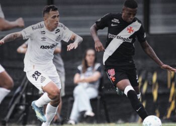 Santos supera pressão, aproveita erros do Vasco e se afasta da zona de rebaixamento