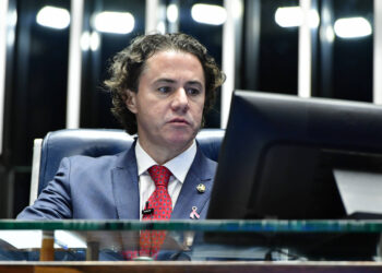 Emenda de senador beneficia obra ligada a ex-servidor