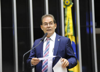 Aliado de Moraes solicita a demissão de Mendonça, Fux e Kassio na Justiça Brasileira