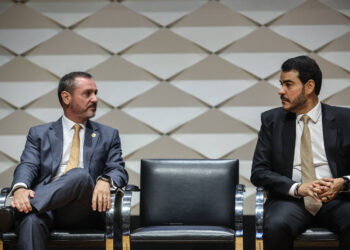 AGU é criticada pela PF em meio à crise com Mendonça