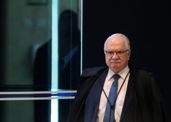 Fachin rejeita julgamento conjunto de Moraes e Mendonça em 12 de setembro de 2026