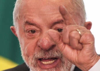 Lula afirma que Flávio não tem condições de combater a criminalidade em Brasília