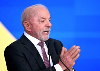 Lula critica sessão do STF e se reúne com Fachin para buscar soluções